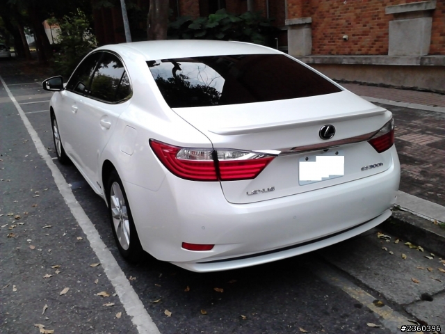LEXUS ES300h 開箱 豪華版 澤光白 ( Pioneer 專車主機 ) ... 一萬公里實跑油耗數據