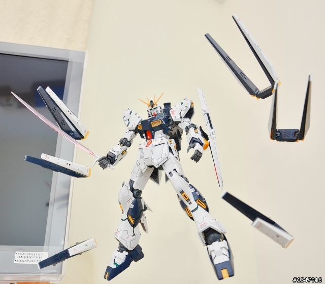 RX-93 v鋼彈Ver.Ka 飄浮吧!