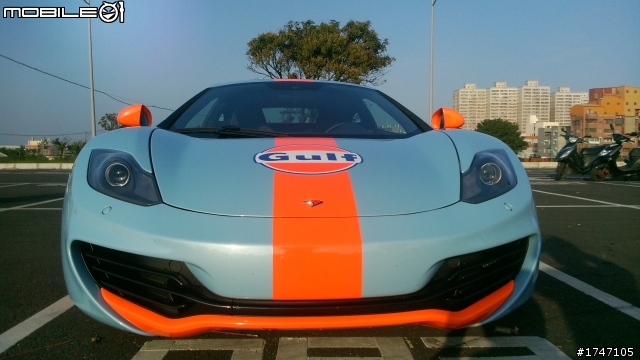 我也巧遇特殊配色的 McLaren MP4