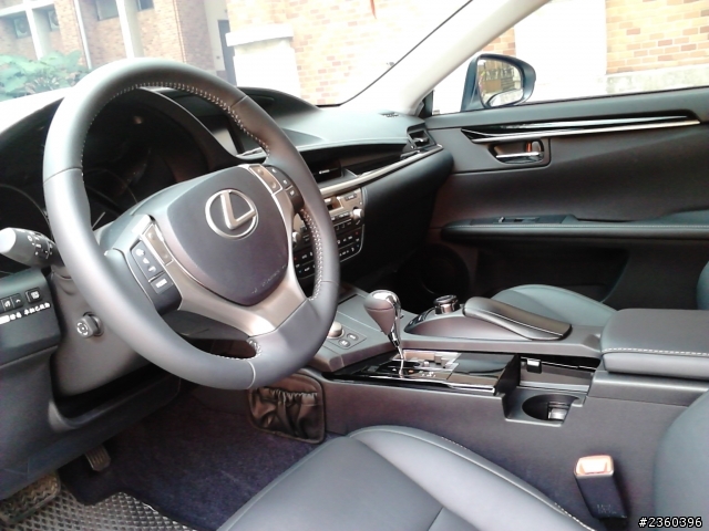LEXUS ES300h 開箱 豪華版 澤光白 ( Pioneer 專車主機 ) ... 一萬公里實跑油耗數據