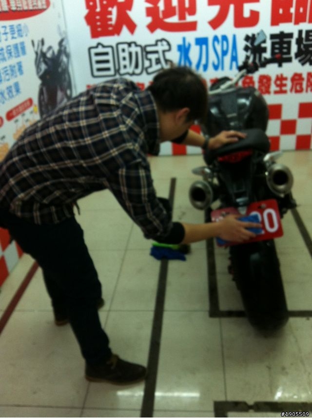 自動洗"機"車機~到底能不能洗重機呢?(頭殼撞到做實驗)
