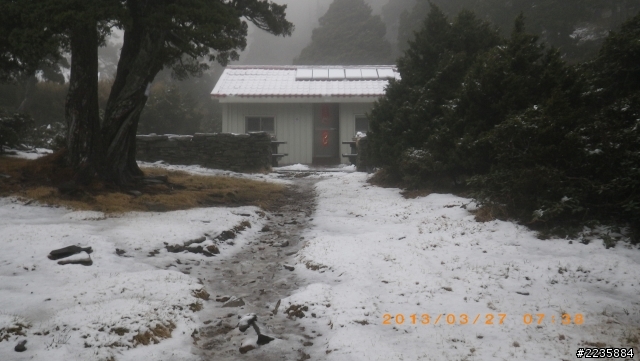 翠池山屋觀雪景