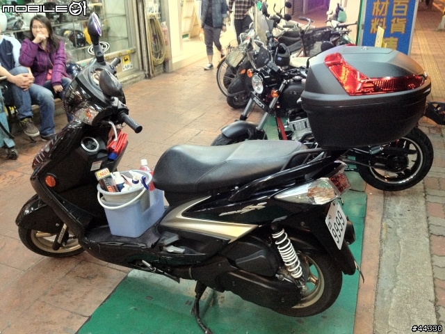 [分享] 2010 新勁戰上 GIVI B37 及新勁戰專用後箱架！！！