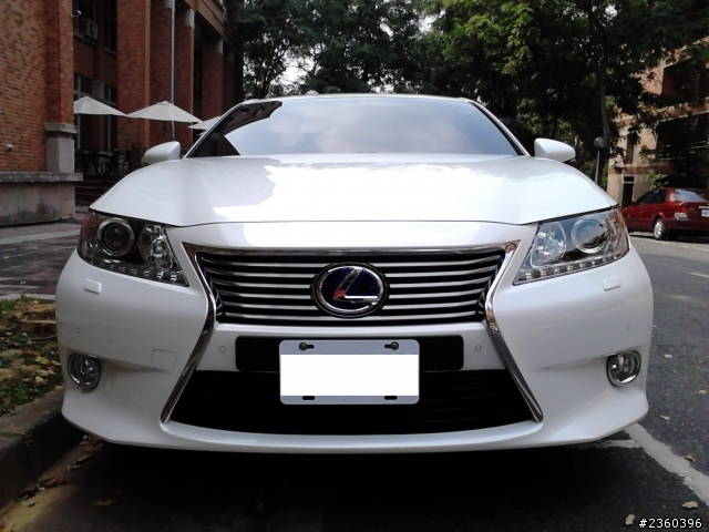 LEXUS ES300h 開箱 豪華版 澤光白 ( Pioneer 專車主機 ) ... 一萬公里實跑油耗數據