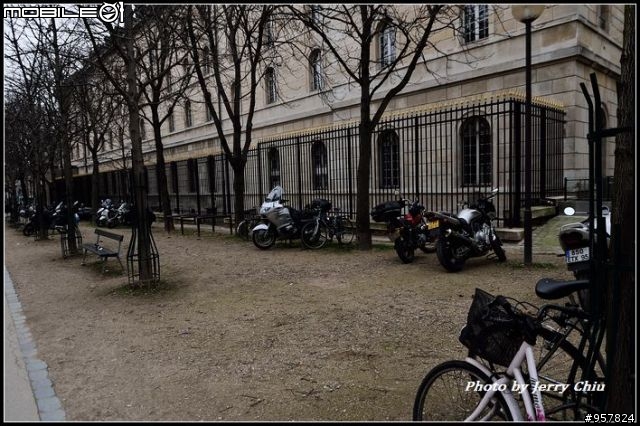 英國重車Part 2之番外篇-巴黎怎麼停小羊、大羊跟鐵馬?