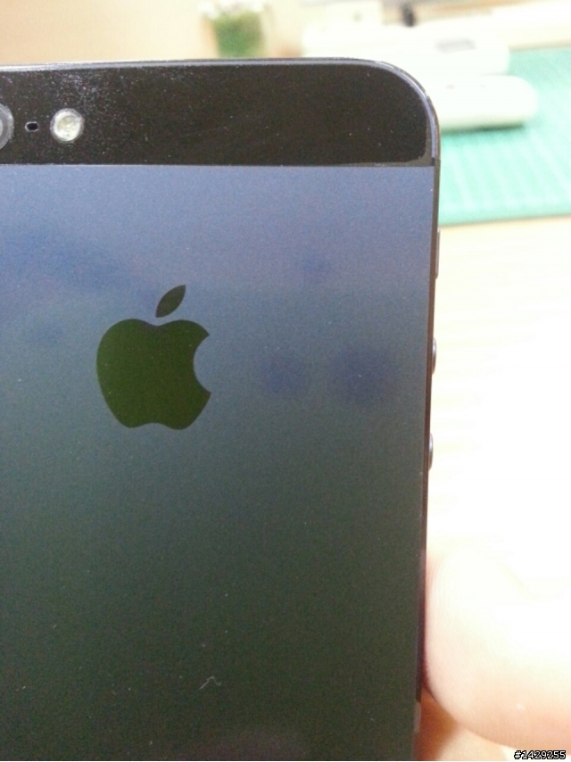 關於iphone5包膜背面不平是否為正常?