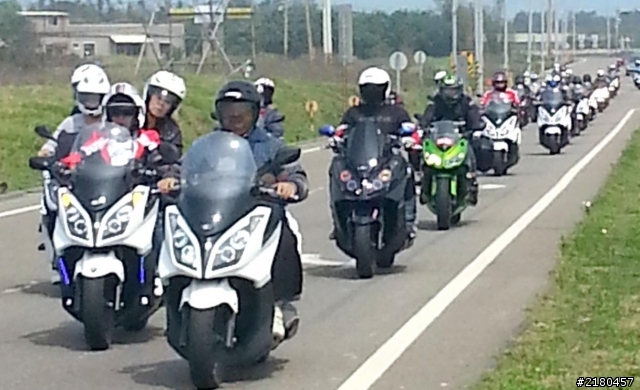 NIKITA300交流協會春遊活動~~~車超多的