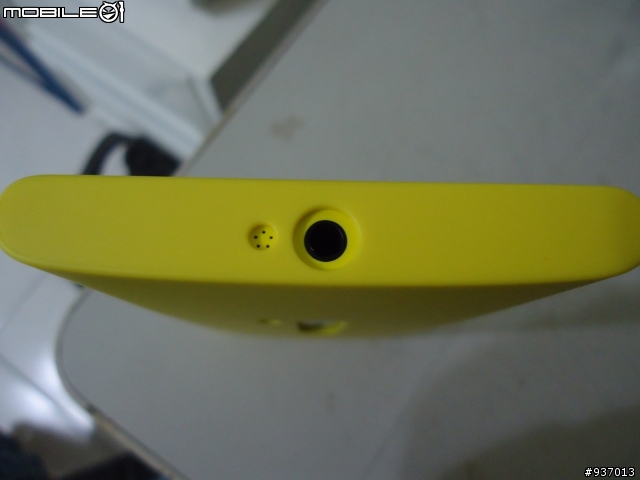 (簡易開箱)NOKIA CC-1043 Yellow