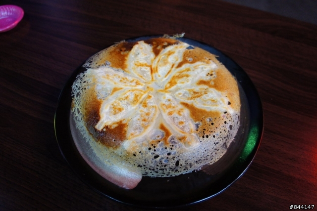 源自日本的"冰花煎餃"