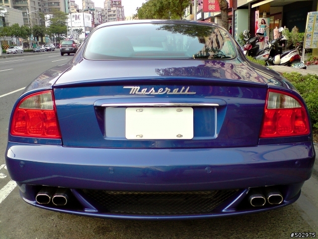 停在路邊的美車 GranSport