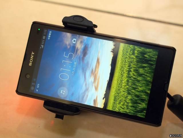 (分享) 手工土炮 SONY Xperia Z 用車架 兼 車充