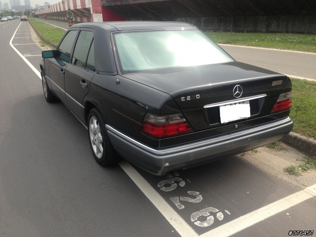 老車不駛......只有凋零。雋永的W124。要繼續擁有？？還是找尋有緣人？？