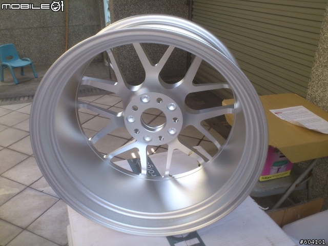 BENZ B180的18吋鋁圈開箱