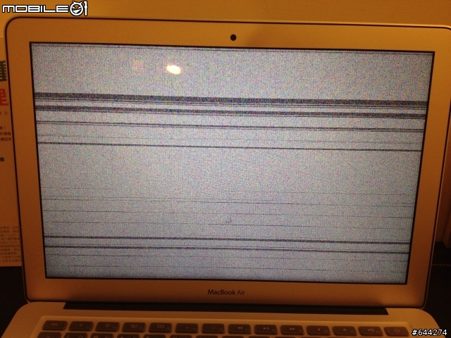 入手三個月的 Macbook air~ 螢幕變這樣????????