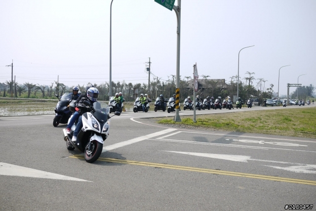 NIKITA300交流協會春遊活動~~~車超多的