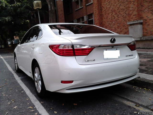 LEXUS ES300h 開箱 豪華版 澤光白 ( Pioneer 專車主機 ) ... 一萬公里實跑油耗數據