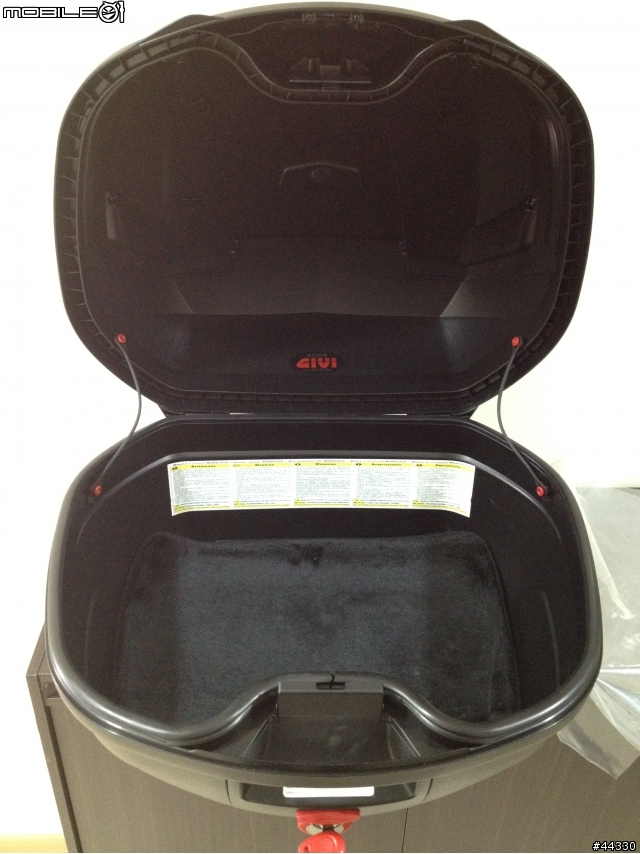 [分享] 2010 新勁戰上 GIVI B37 及新勁戰專用後箱架！！！