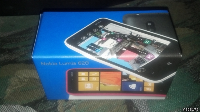 NOKIA LUMIA 620開箱文(已放上圖)