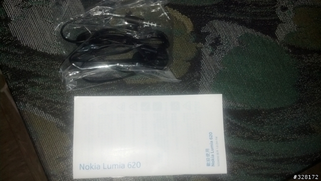 NOKIA LUMIA 620開箱文(已放上圖)