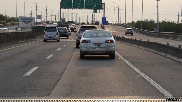 今天騎在88快速道路上遇到惡意逼車，請大家注意。