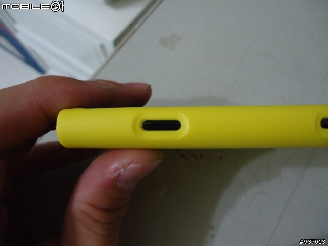 (簡易開箱)NOKIA CC-1043 Yellow