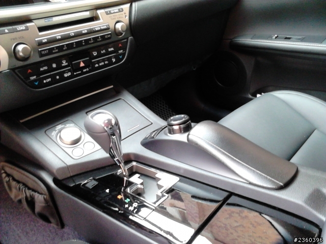 LEXUS ES300h 開箱 豪華版 澤光白 ( Pioneer 專車主機 ) ... 一萬公里實跑油耗數據