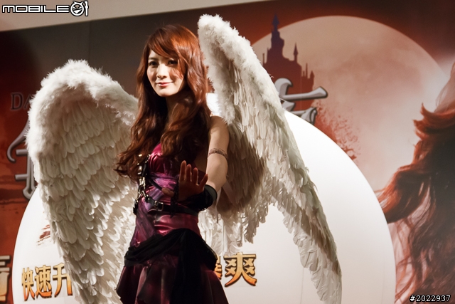 【採訪】吳亞馨復出首次登台 《無盡之夜Online》代言人見面會