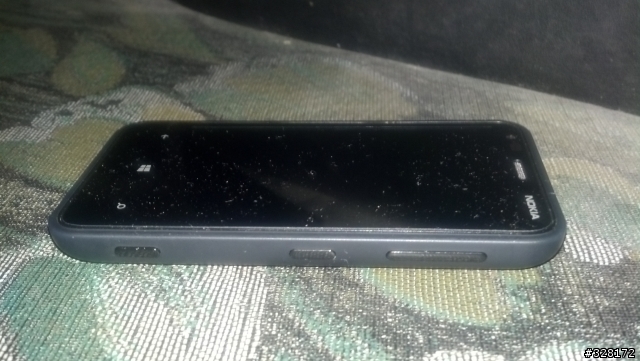 NOKIA LUMIA 620開箱文(已放上圖)