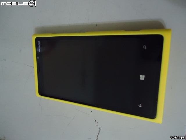 (簡易開箱)NOKIA CC-1043 Yellow