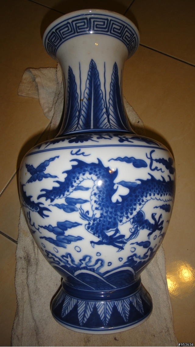 大清乾隆 青花瓶 求專家鑑定