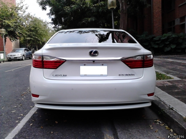 LEXUS ES300h 開箱 豪華版 澤光白 ( Pioneer 專車主機 ) ... 一萬公里實跑油耗數據
