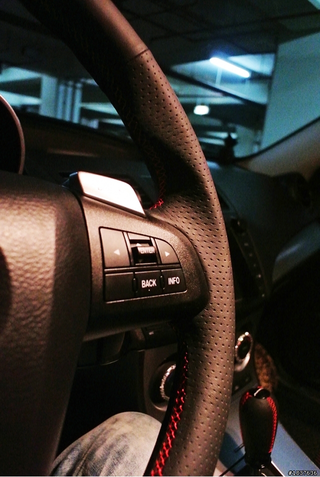 分享AUTOEXE 方向盤 排檔頭 以及原廠空力套件上身 (圖多)