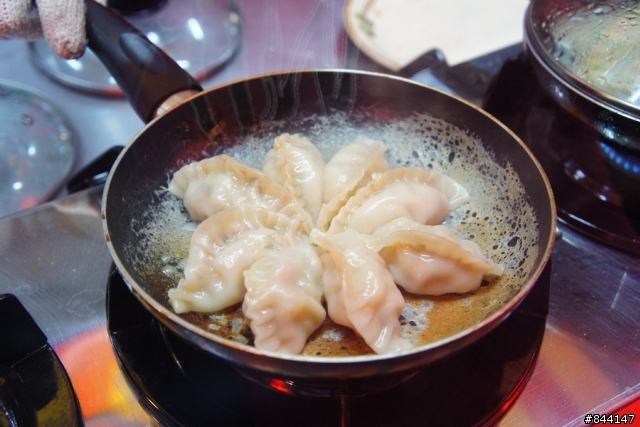 源自日本的"冰花煎餃"