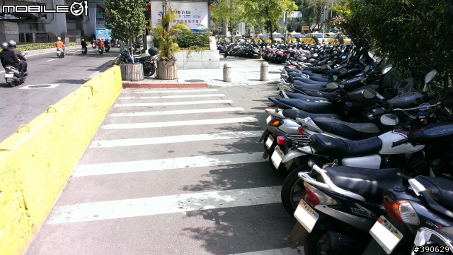 行人穿越道停車