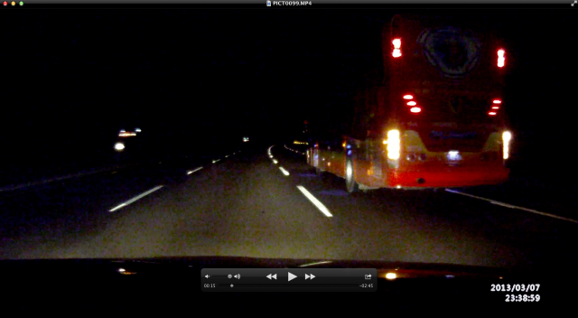 高速公路無路燈行車記錄器測試＃1<油畫般的成像．愛國者T7W回原廠說是正常的>