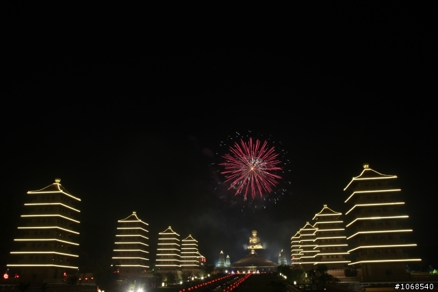 60D夜拍白點疑問