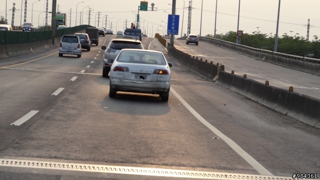 今天騎在88快速道路上遇到惡意逼車，請大家注意。
