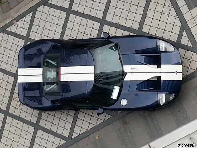 意外看到的...似乎是FORD GT....