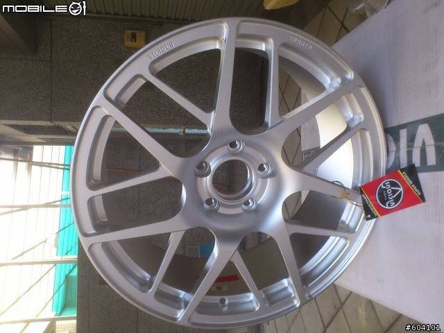 BENZ B180的18吋鋁圈開箱