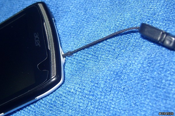 [分享] 手機沒有吊飾孔,接上吊帶的方法acer Z110
