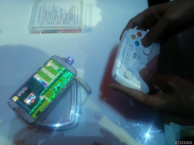 全新的藍芽遊戲手把Samsung Gamepad ?