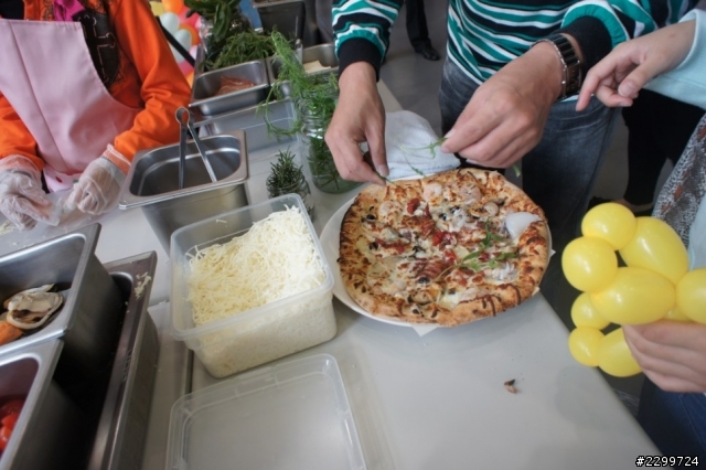 想入手炫目版 請勸敗～同場加映DIY窯烤Pizza趣