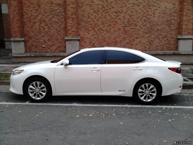 LEXUS ES300h 開箱 豪華版 澤光白 ( Pioneer 專車主機 ) ... 一萬公里實跑油耗數據