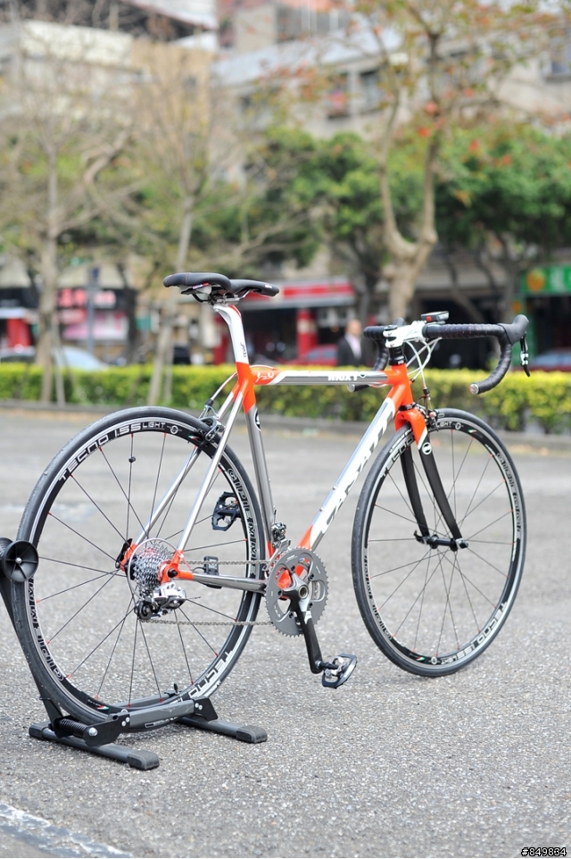 [组車日記] Orange fire! in CASATI Inox T99義大利不鏽鋼鋼管車，又是一篇跨年之作。