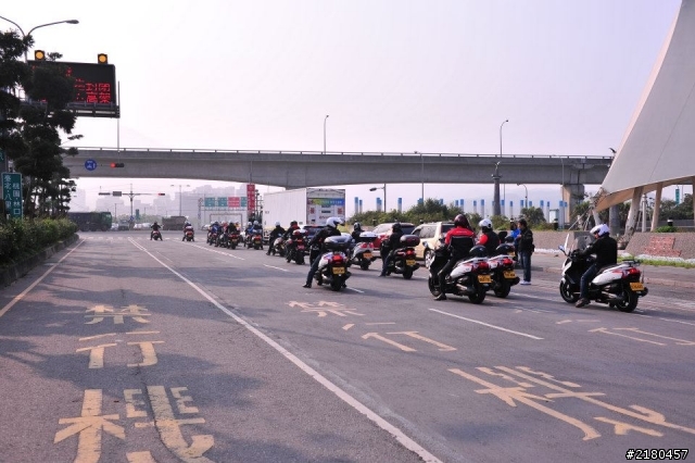 NIKITA300交流協會春遊活動~~~車超多的