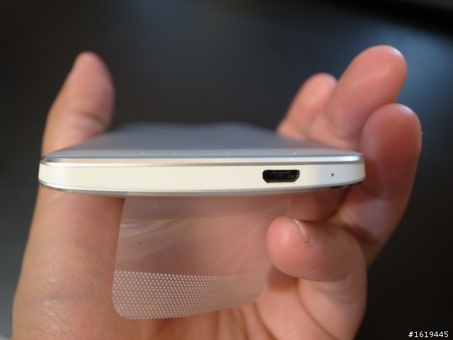 [開箱] 終於到手的ＨＴＣ 新一 千萬不要跟加價的店家買喔！