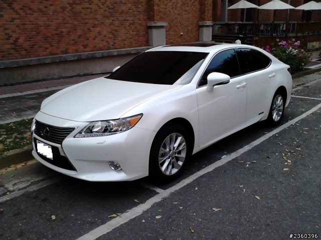 LEXUS ES300h 開箱 豪華版 澤光白 ( Pioneer 專車主機 ) ... 一萬公里實跑油耗數據