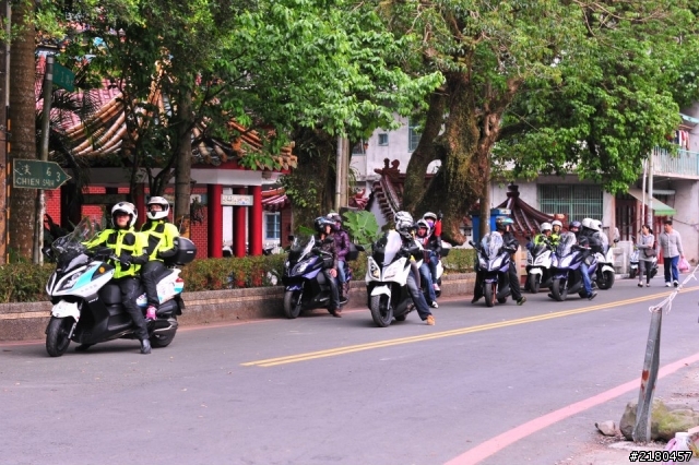 NIKITA300交流協會春遊活動~~~車超多的