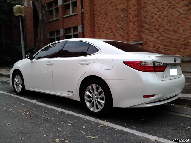 LEXUS ES300h 開箱 豪華版 澤光白 ( Pioneer 專車主機 ) ... 一萬公里實跑油耗數據