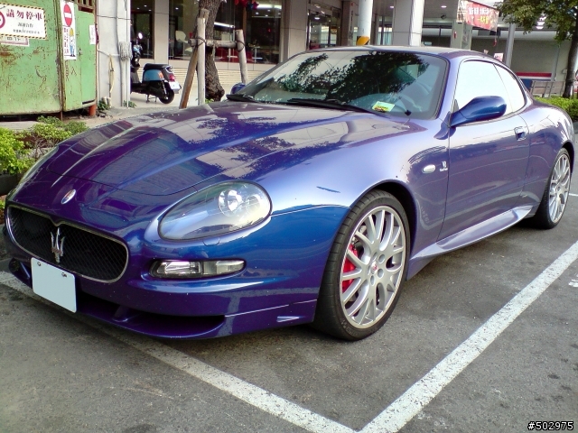 停在路邊的美車 GranSport